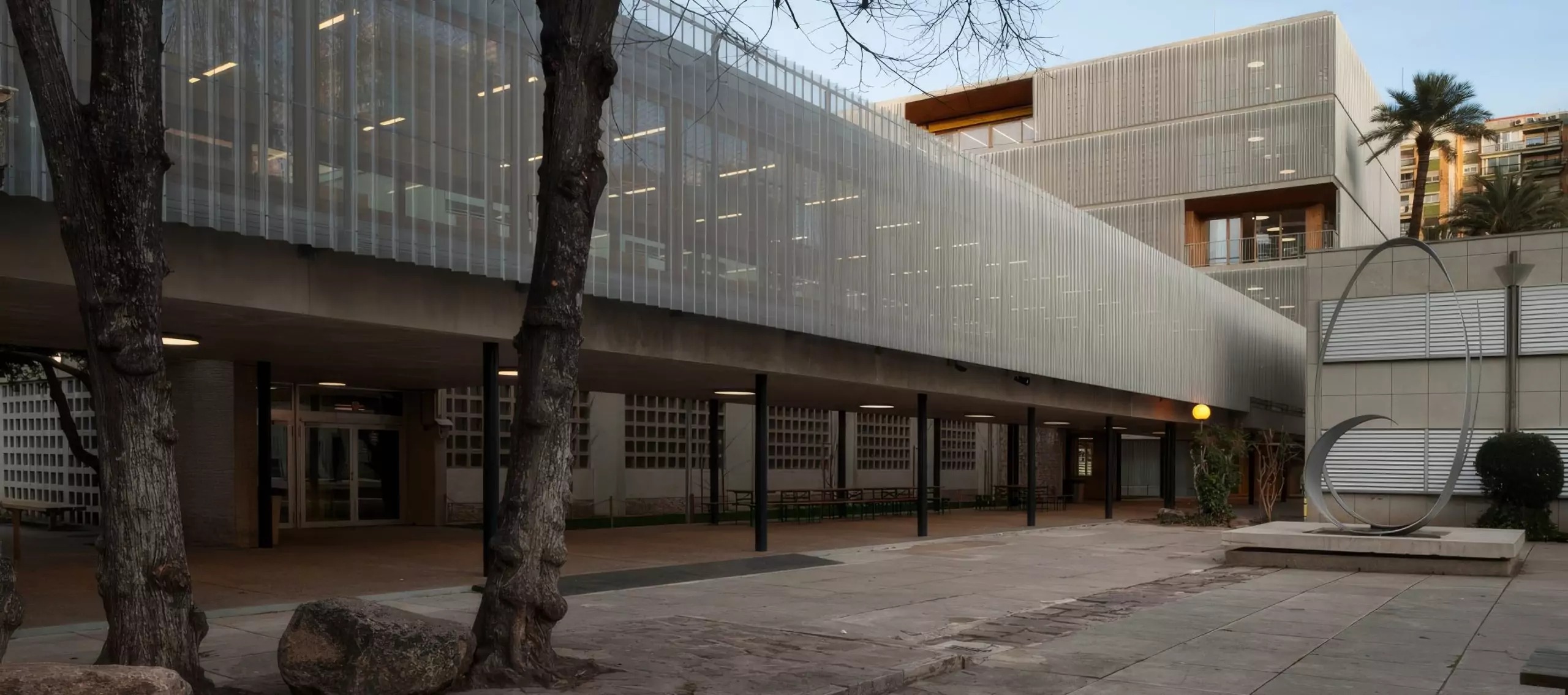 Patio y pasarela del Colegio Alemán de Valencia